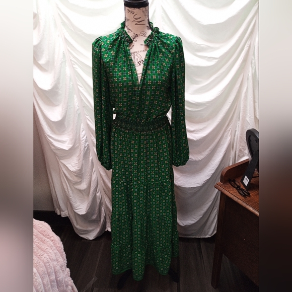Max Studio Dresses & Skirts - Max Studio Emerald Green Printed Maxi Dress with Smocked Waist
